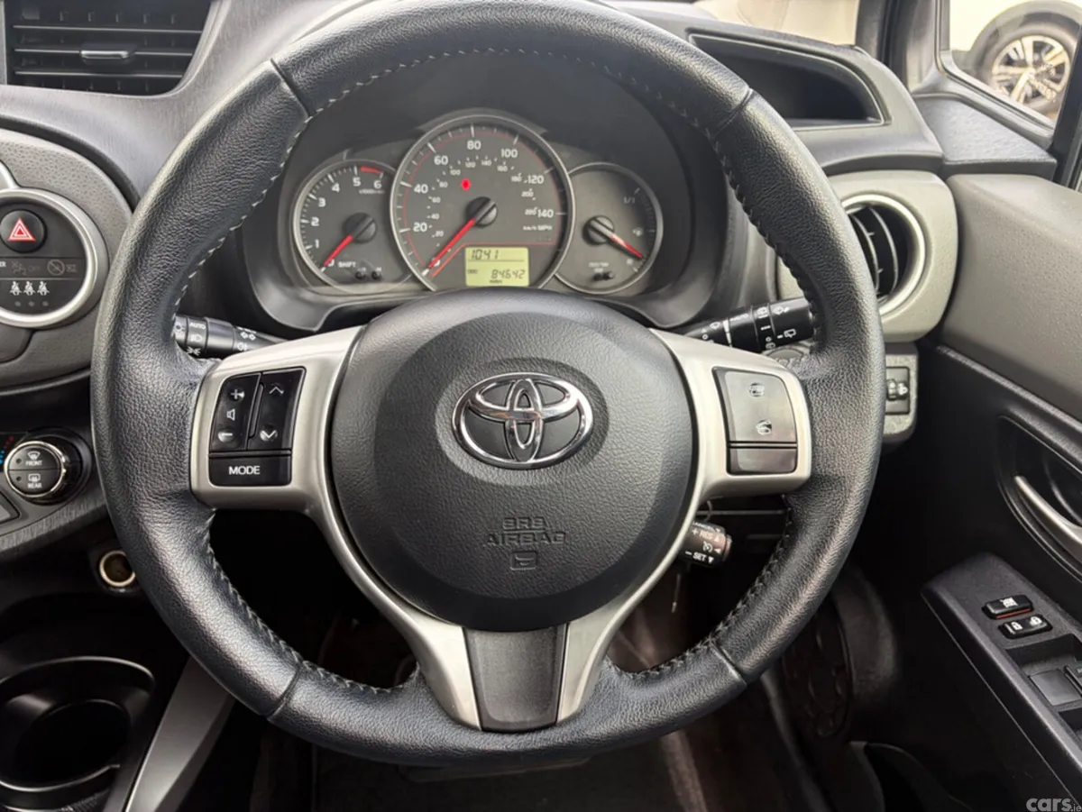 Toyota Yaris Hatchback, Diesel, 2014, Grey