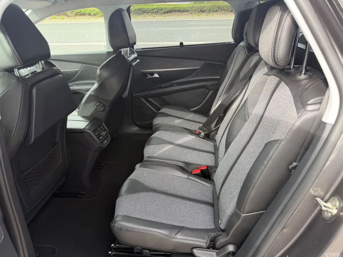 Peugeot 5008 MPV, Petrol, 2018, Grey