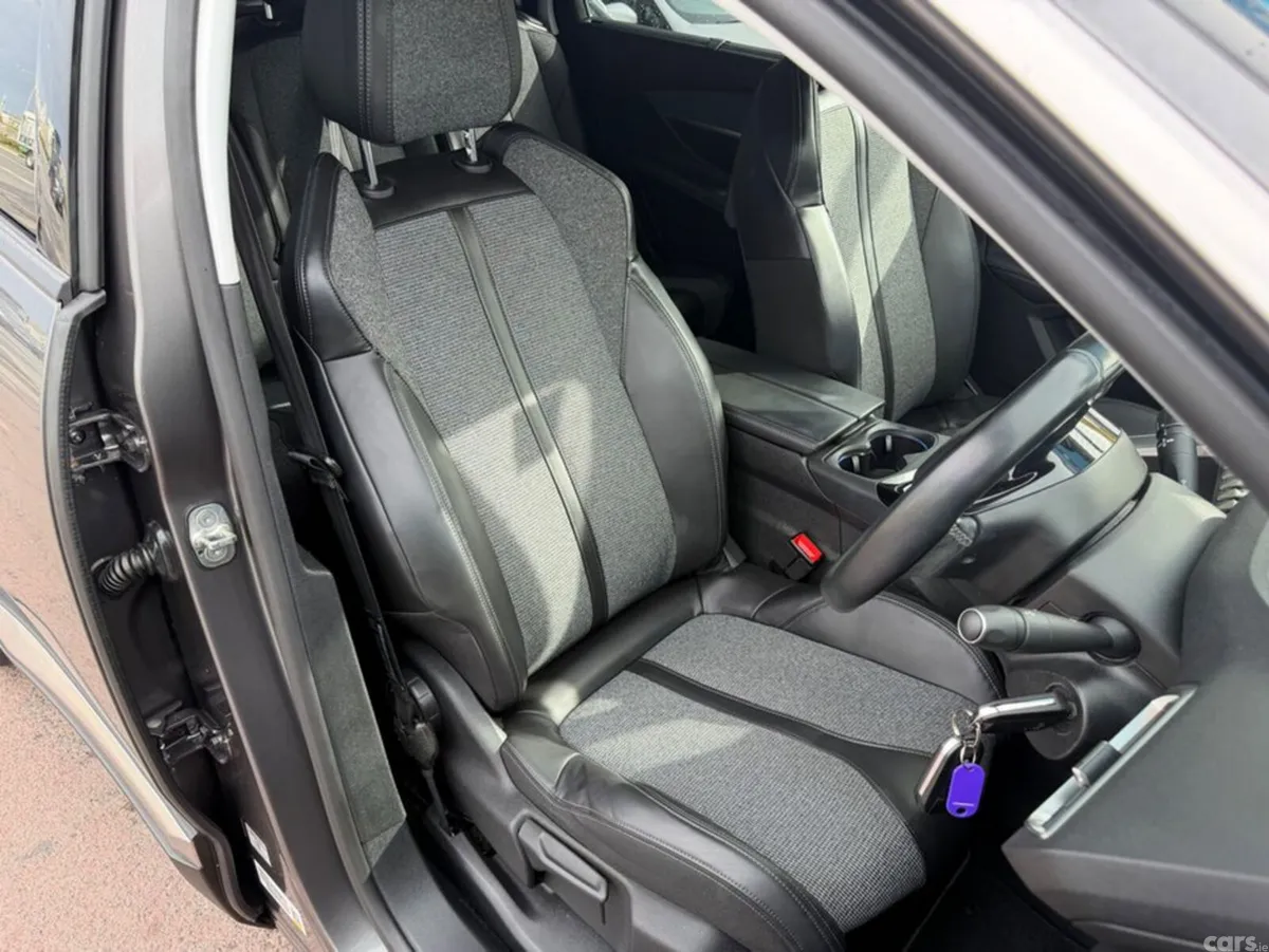 Peugeot 5008 MPV, Petrol, 2018, Grey