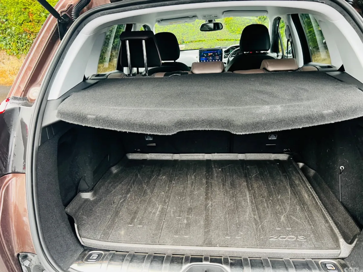 Peugeot 2008 Hatchback, Petrol, 2015, Brown