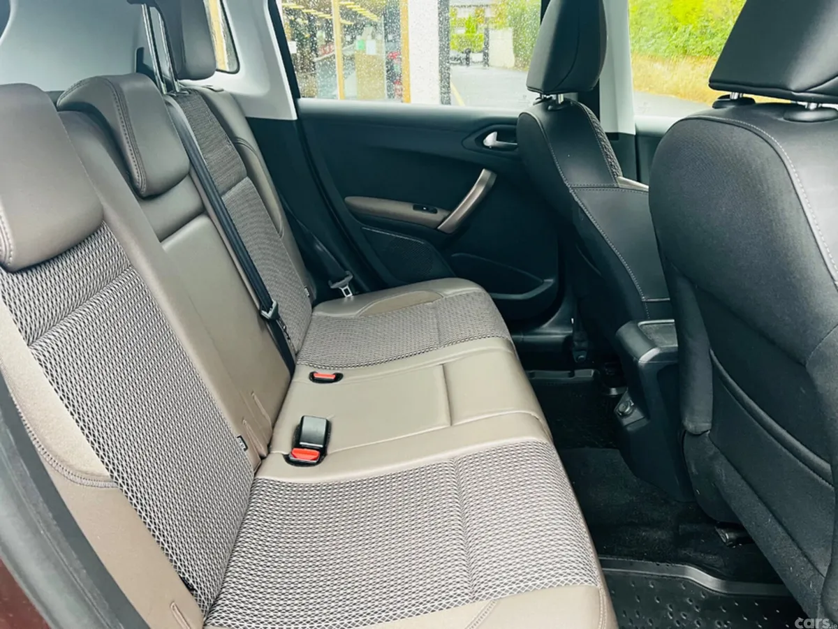Peugeot 2008 Hatchback, Petrol, 2015, Brown