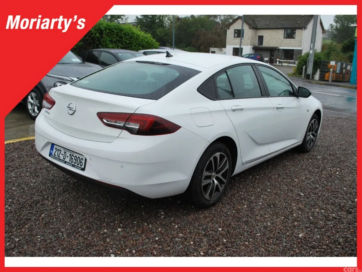 Opel Insignia Hatchback, Diesel, 2021, White