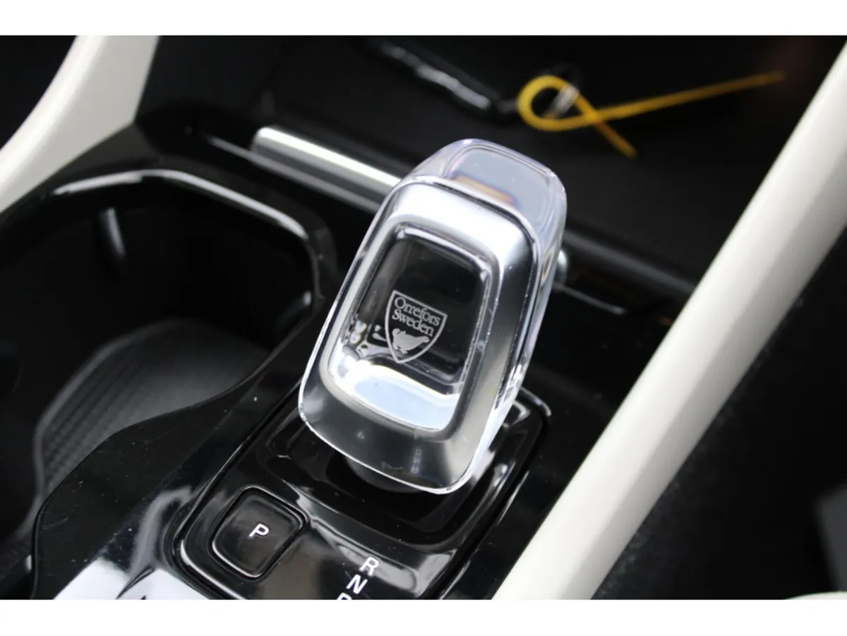 Volvo XC40 SUV, Petrol Plug-in Hybrid, 2021, Blue