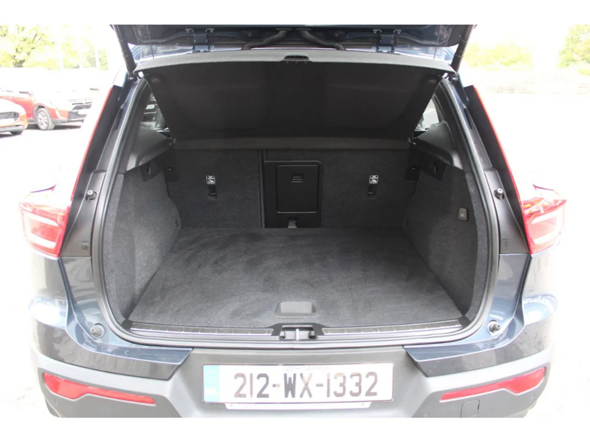 Volvo XC40 SUV, Petrol Plug-in Hybrid, 2021, Blue