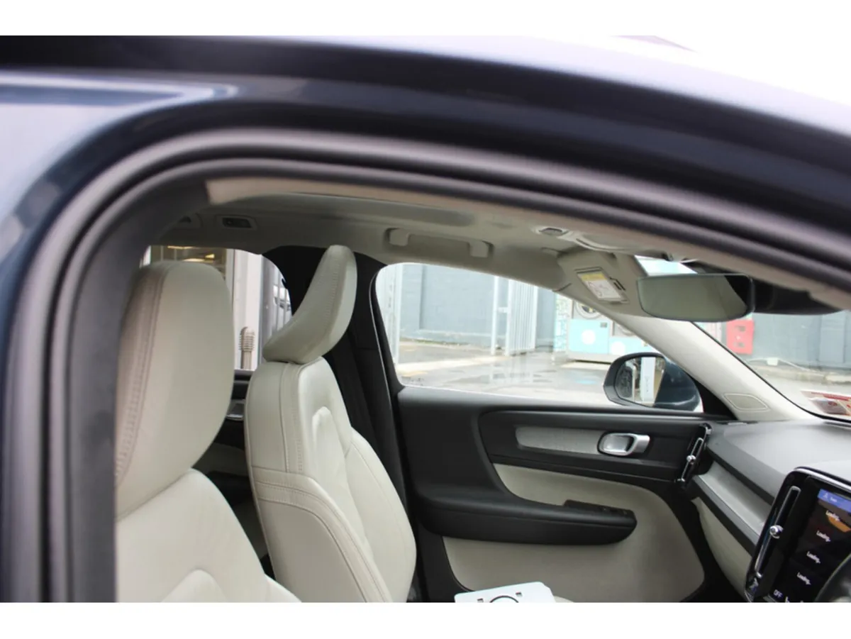 Volvo XC40 SUV, Petrol Plug-in Hybrid, 2021, Blue