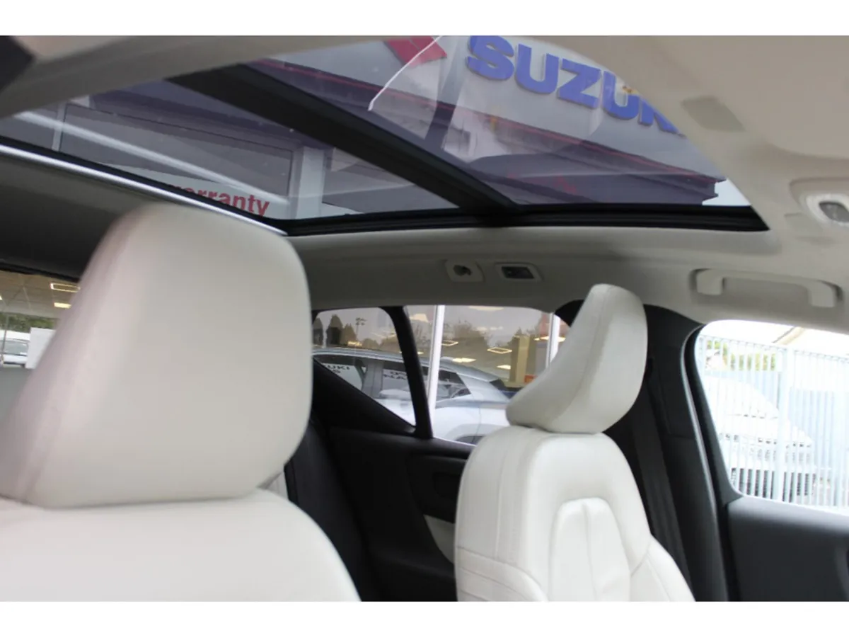 Volvo XC40 SUV, Petrol Plug-in Hybrid, 2021, Blue