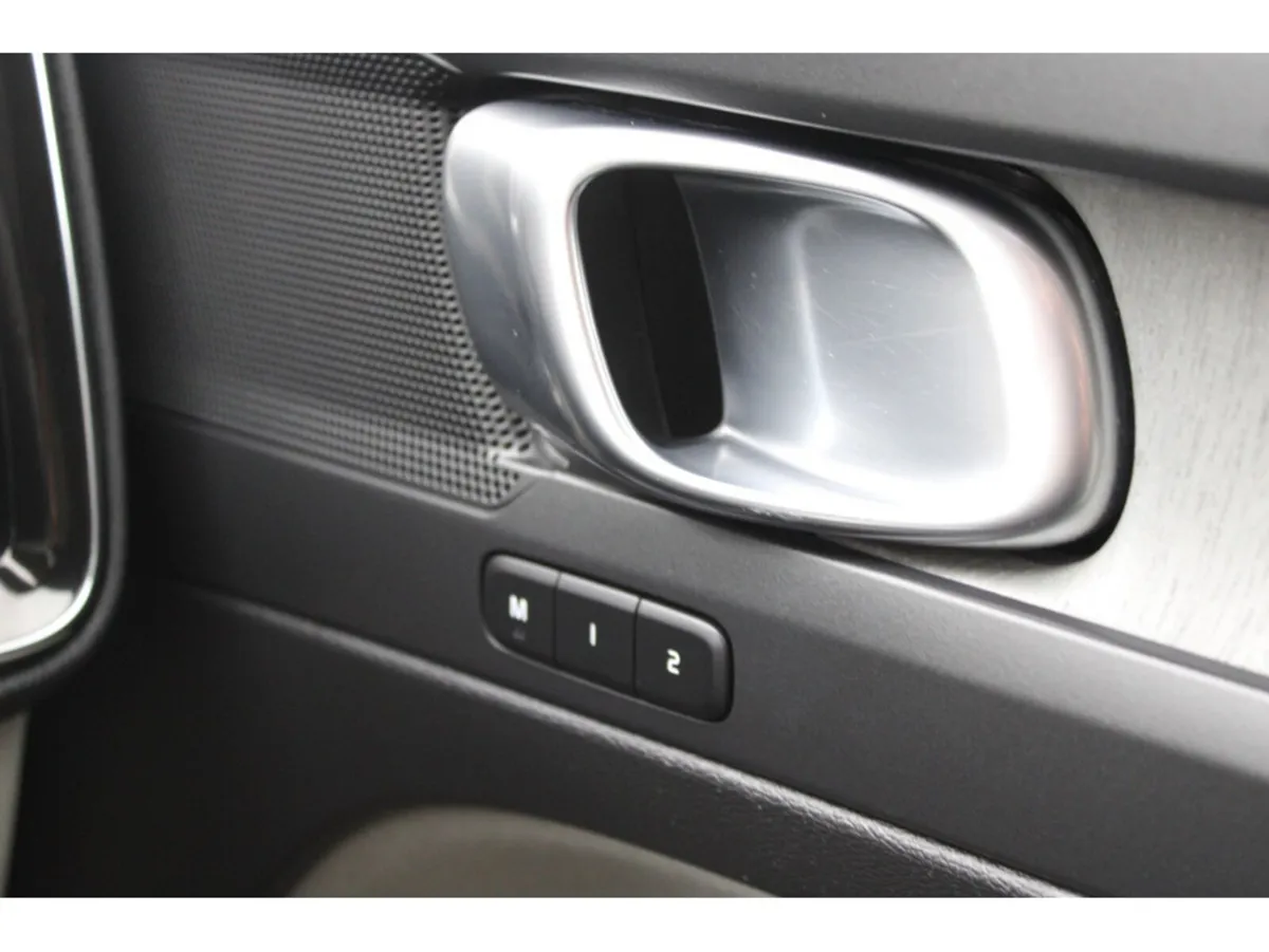 Volvo XC40 SUV, Petrol Plug-in Hybrid, 2021, Blue