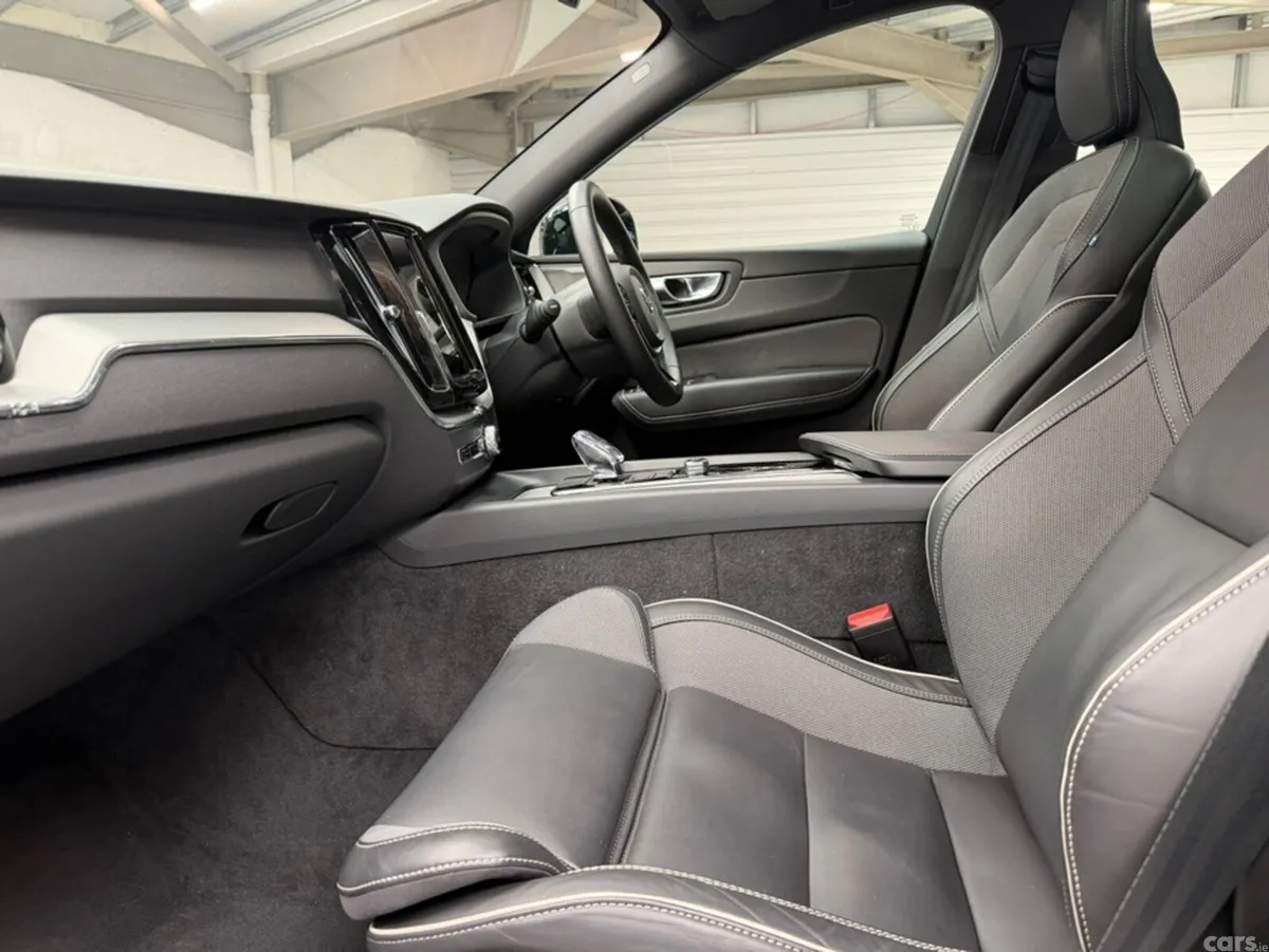 Volvo XC60 SUV, Petrol Plug-in Hybrid, 2024, Blue