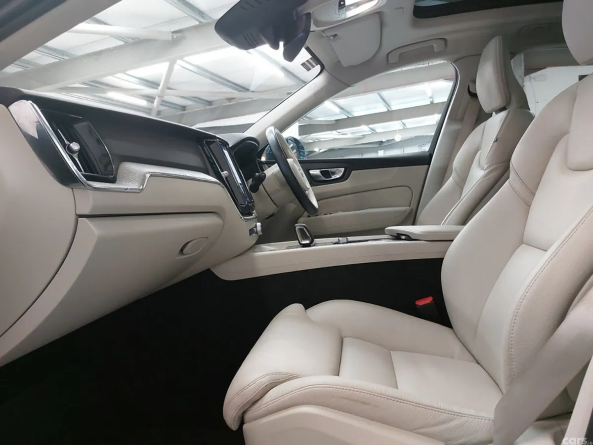 Volvo XC60 SUV, Petrol Plug-in Hybrid, 2023, Blue