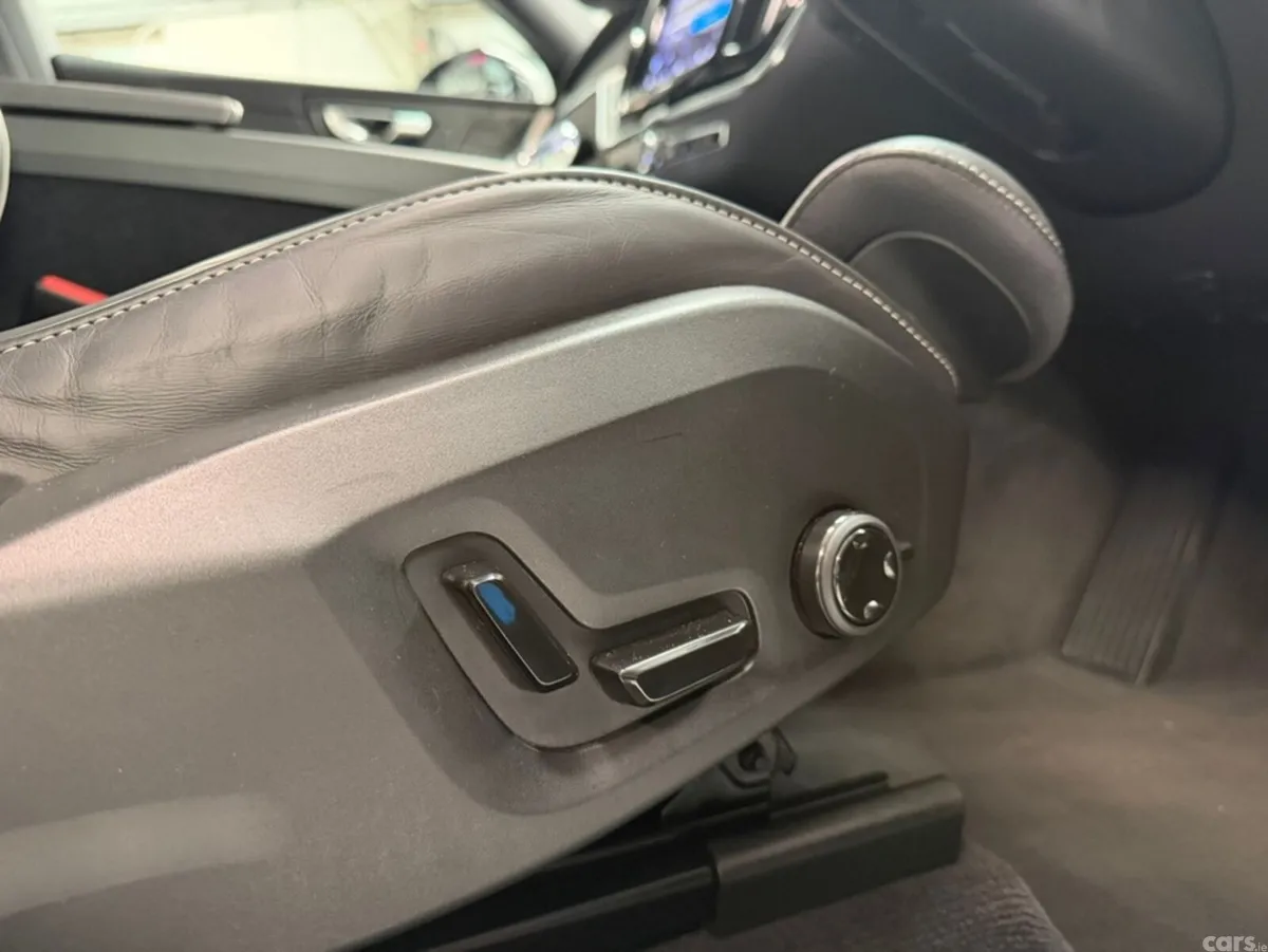 Volvo XC60 SUV, Petrol Plug-in Hybrid, 2024, Blue