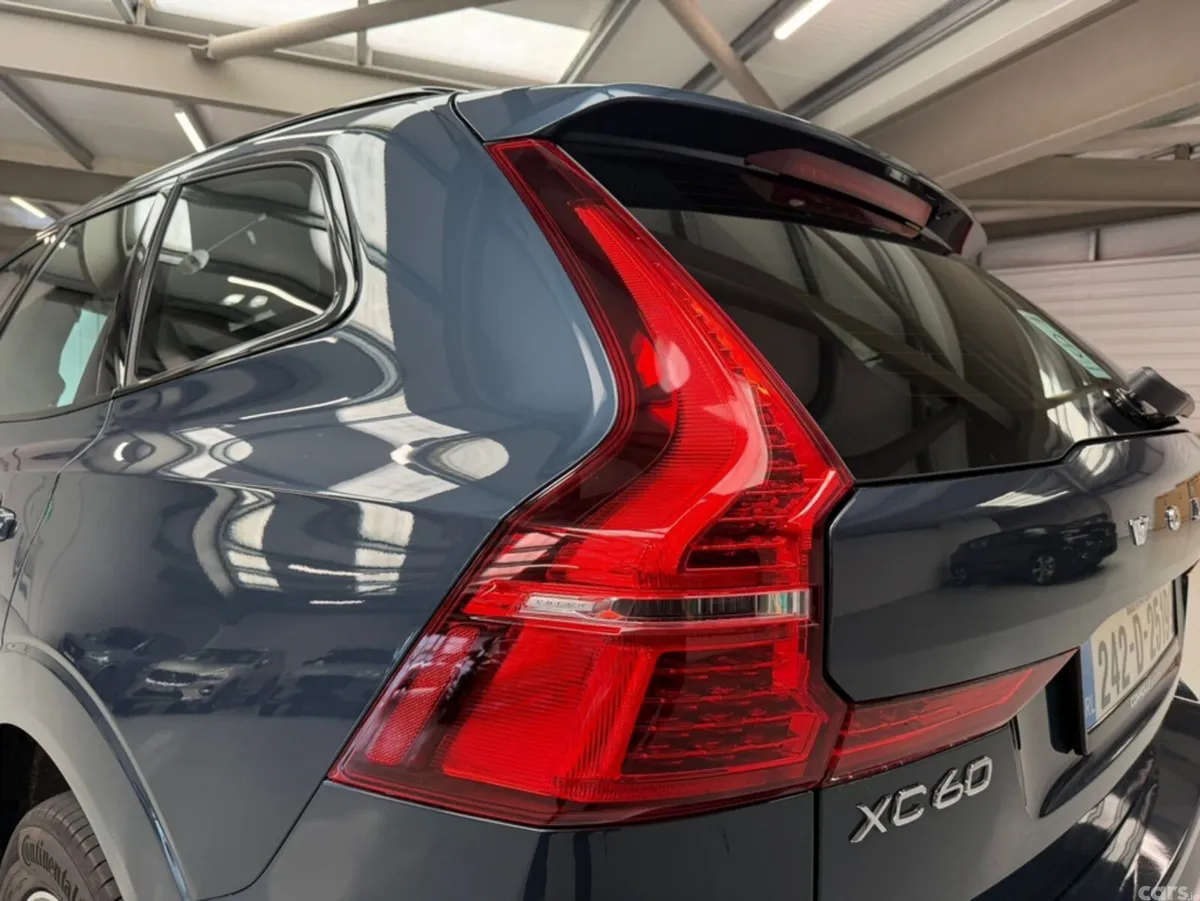 Volvo XC60 SUV, Petrol Plug-in Hybrid, 2024, Blue