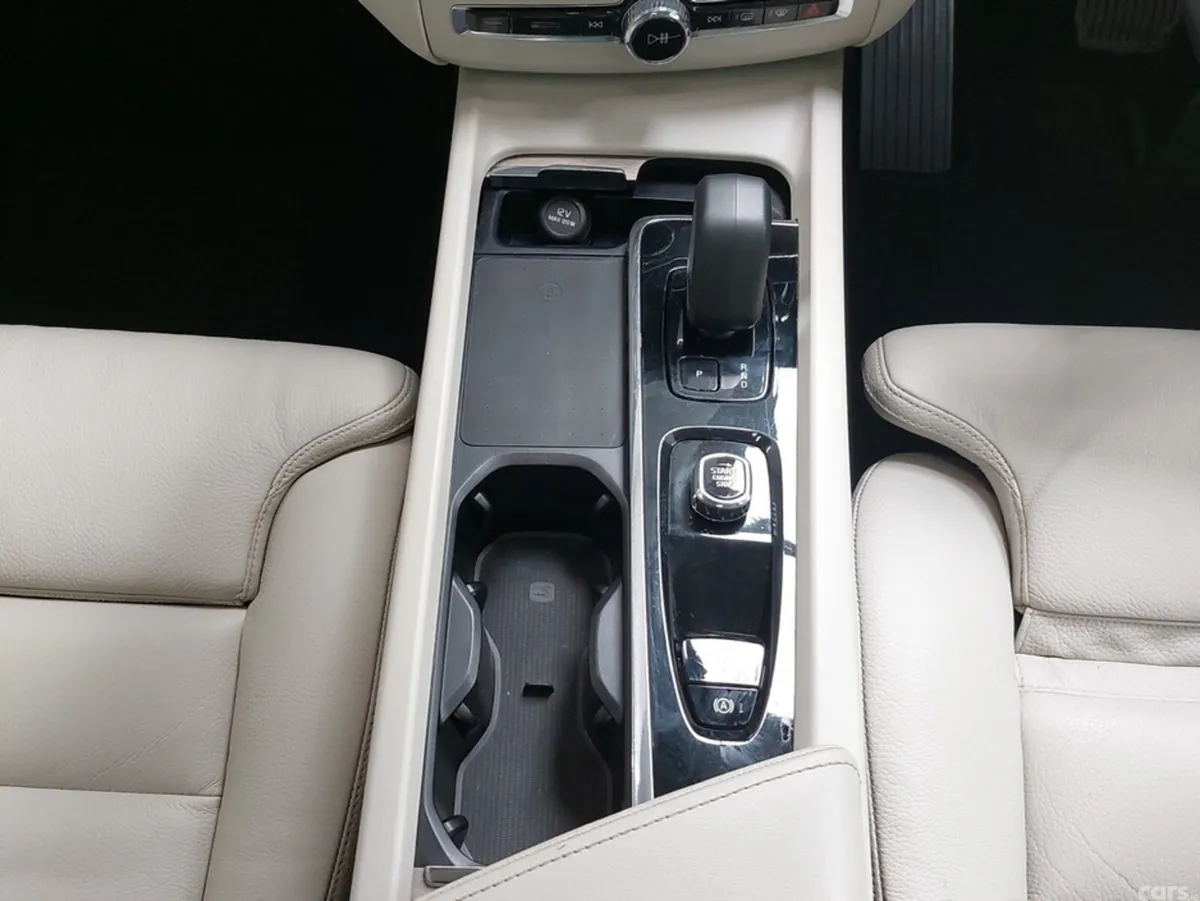 Volvo XC60 SUV, Petrol Plug-in Hybrid, 2023, Blue