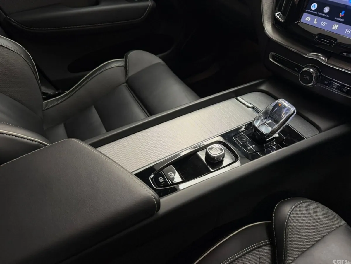 Volvo XC60 SUV, Petrol Plug-in Hybrid, 2024, Blue