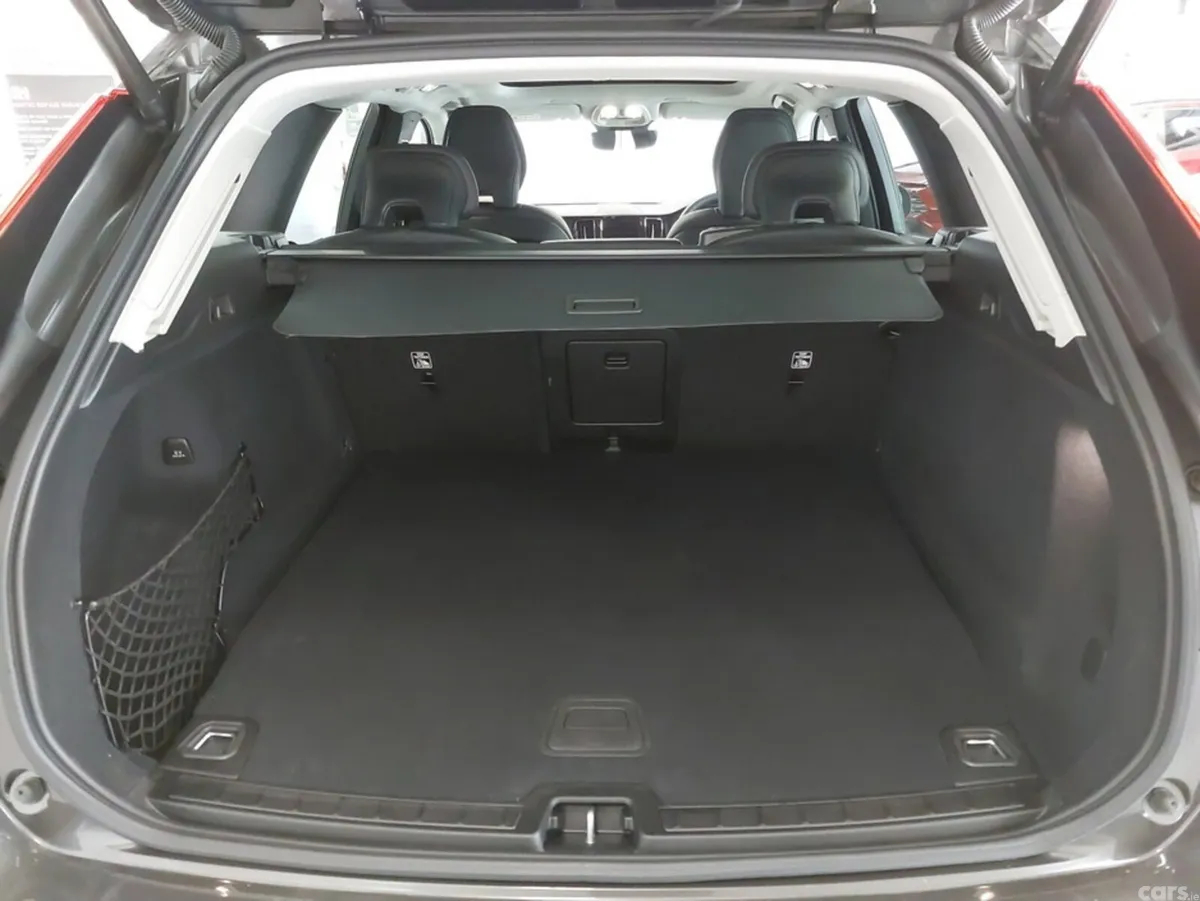 Volvo XC60 SUV, Petrol Plug-in Hybrid, 2024, Grey