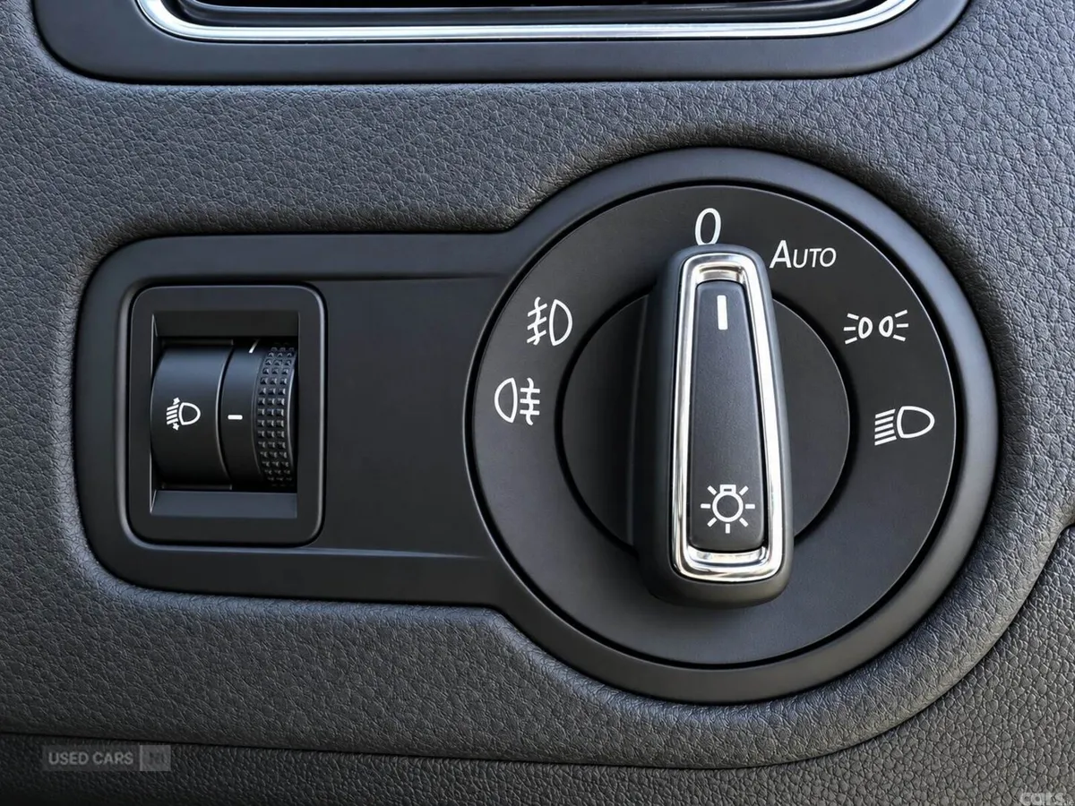 Volkswagen Polo , Petrol, 2015, White
