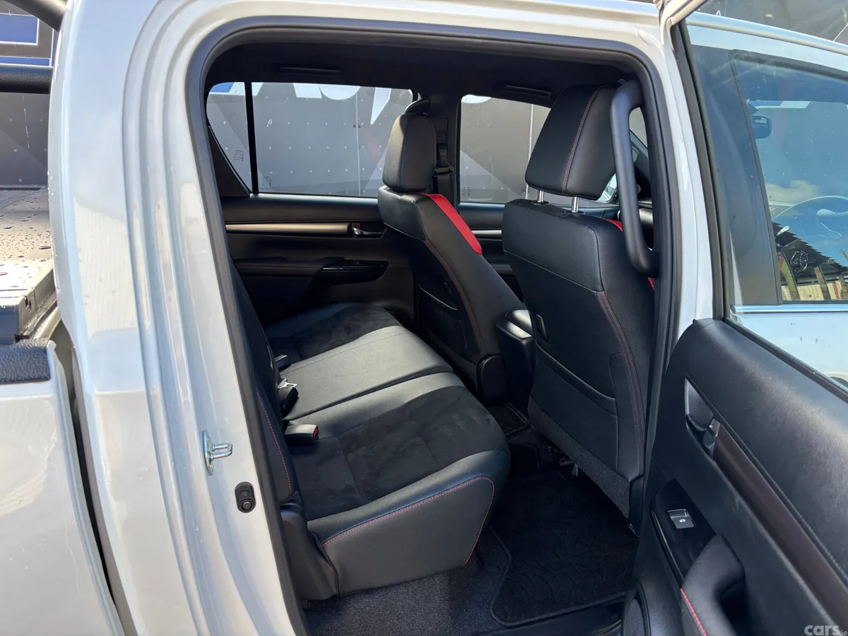 Toyota Hilux Pick Up, Diesel, 2024, White