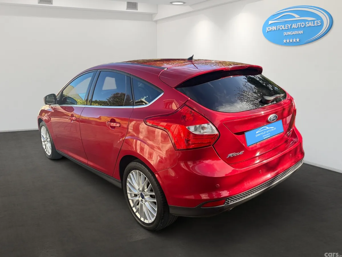 Ford Focus Hatchback, Petrol, 2013, Red