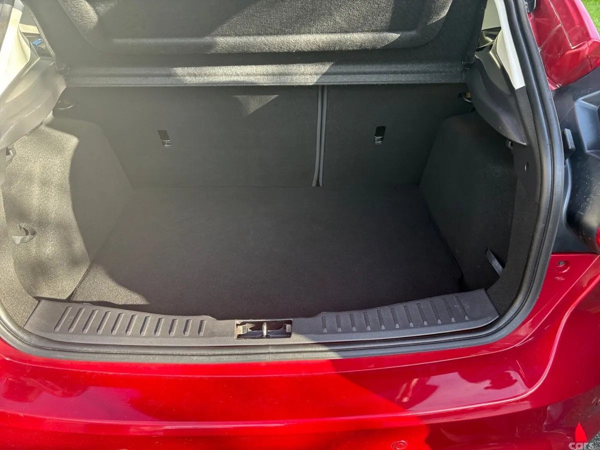 Ford Focus Hatchback, Petrol, 2013, Red