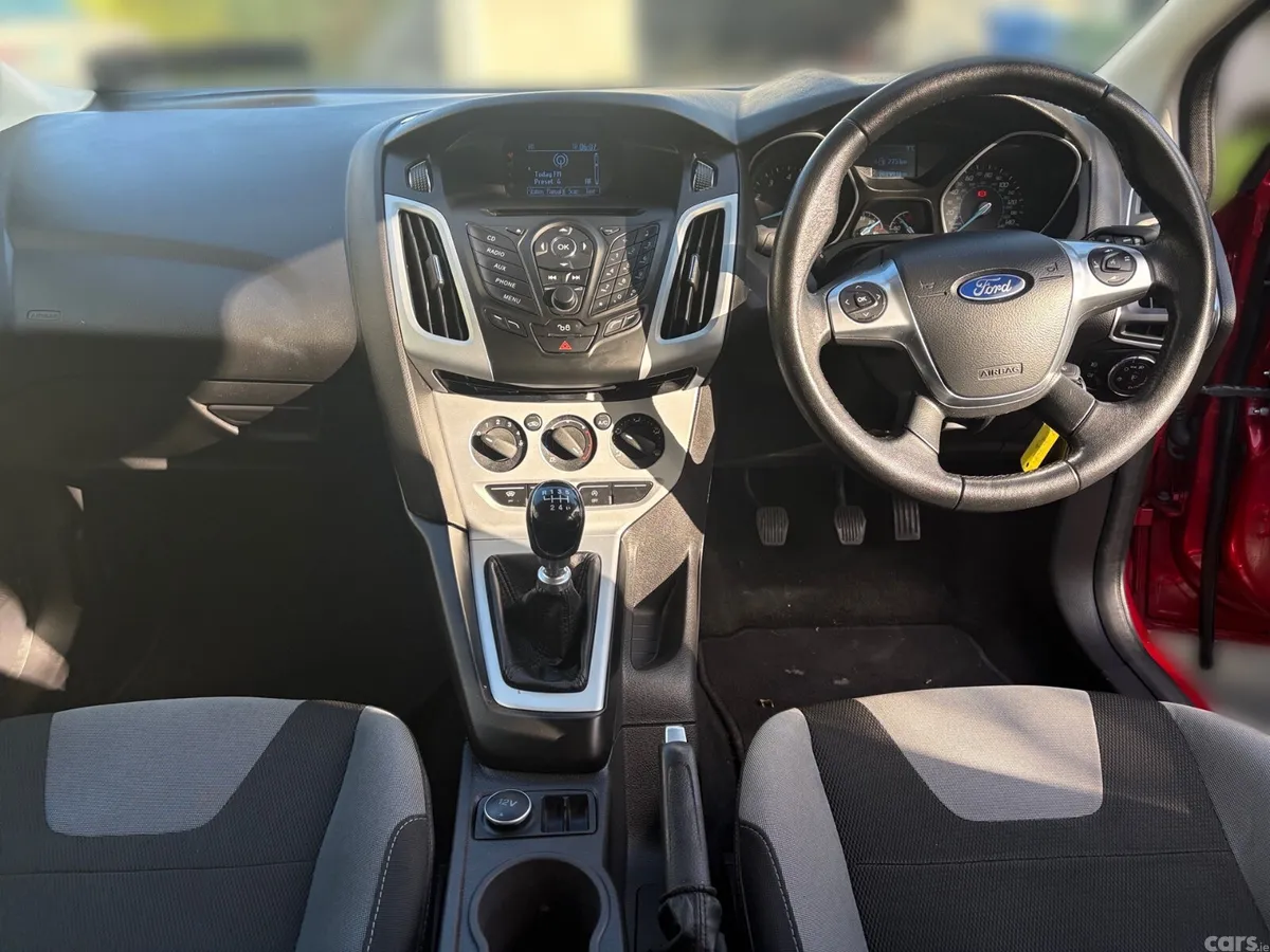 Ford Focus Hatchback, Petrol, 2013, Red