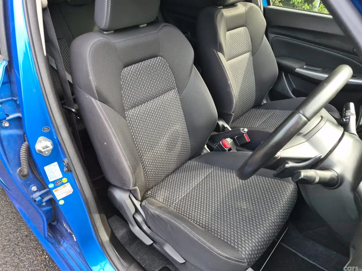 Suzuki Swift Hatchback, Petrol, 2017, Blue