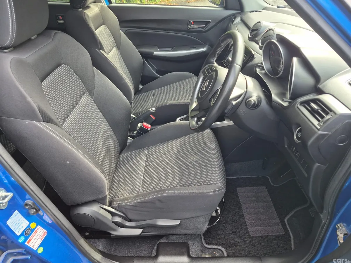 Suzuki Swift Hatchback, Petrol, 2017, Blue