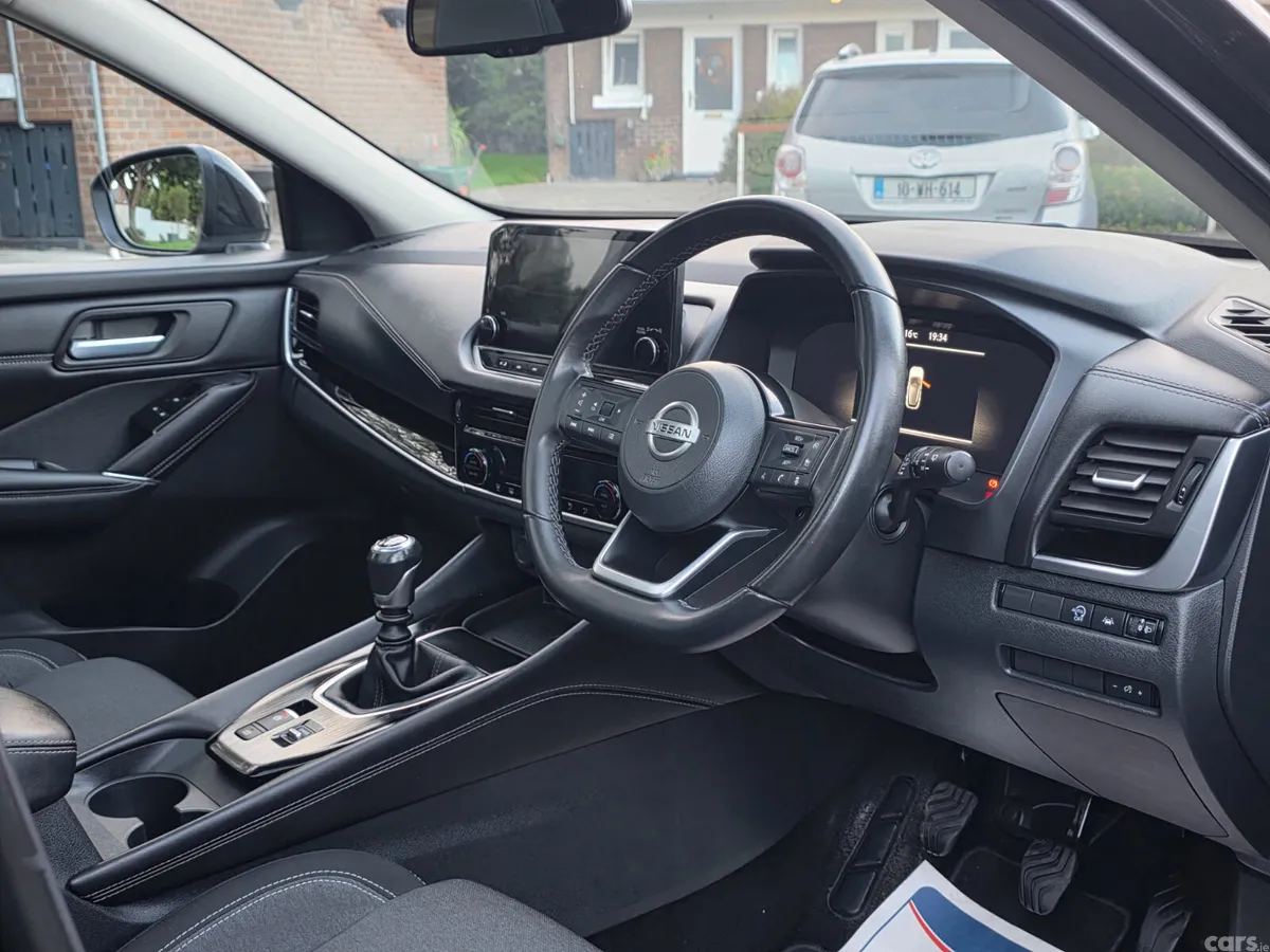 Nissan Qashqai MPV, Petrol, 2021, Black