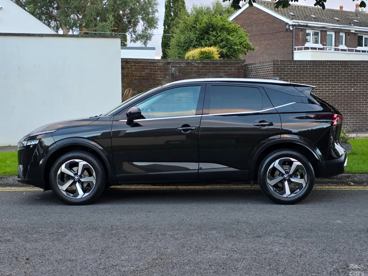 Nissan Qashqai MPV, Petrol, 2021, Black