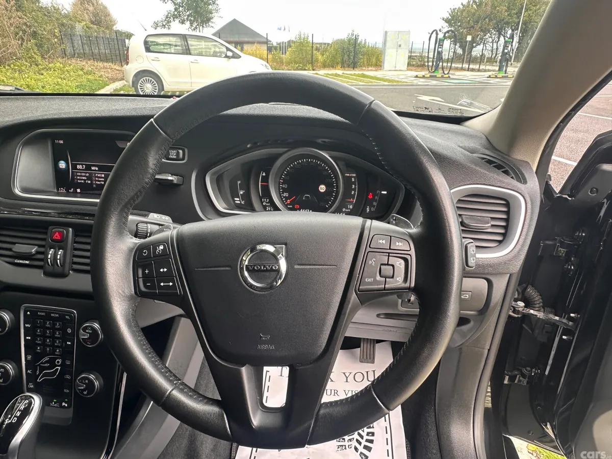 Volvo V40 Hatchback, Diesel, 2018, Black