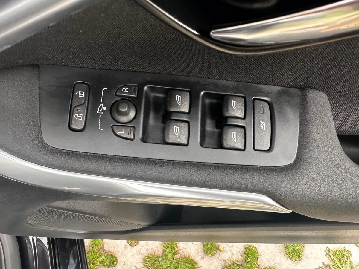 Volvo V40 Hatchback, Diesel, 2018, Black