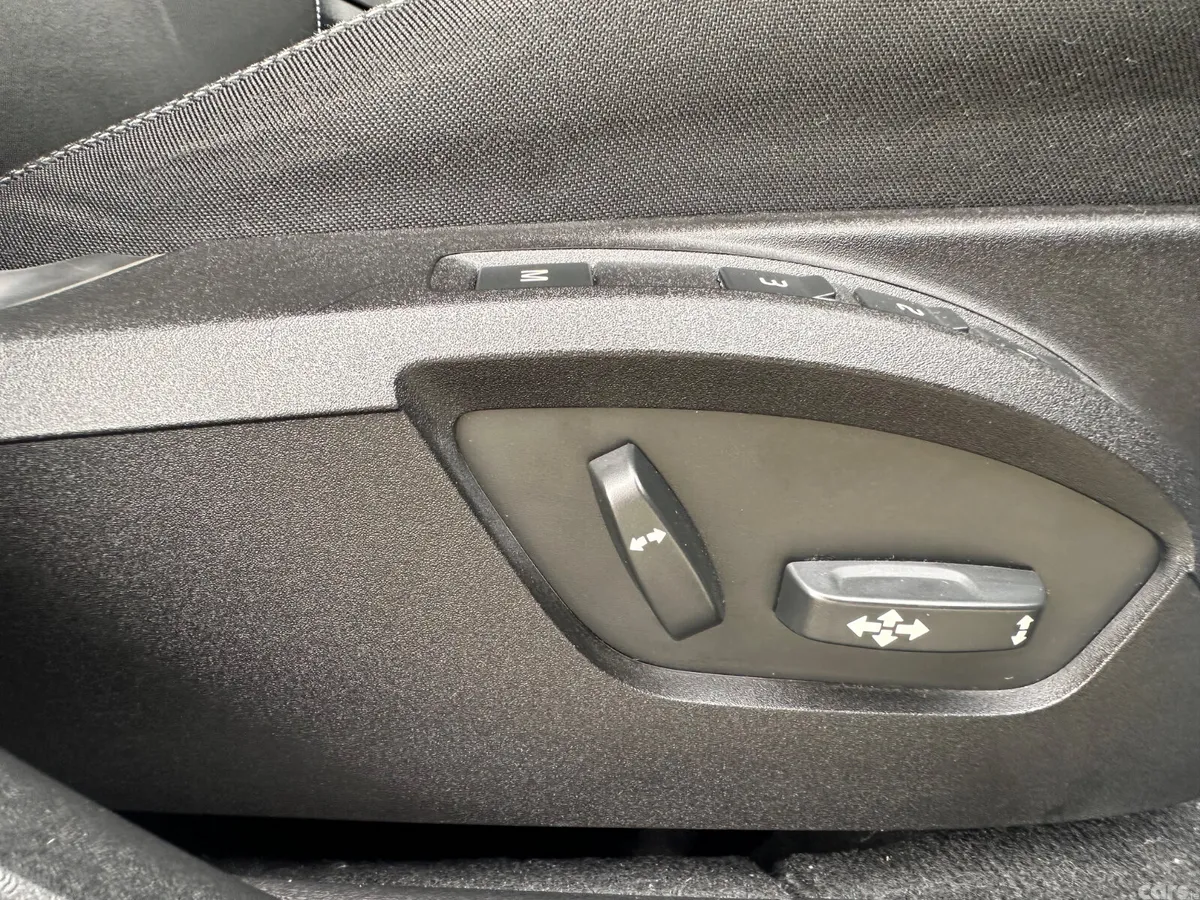 Volvo V40 Hatchback, Diesel, 2018, Black
