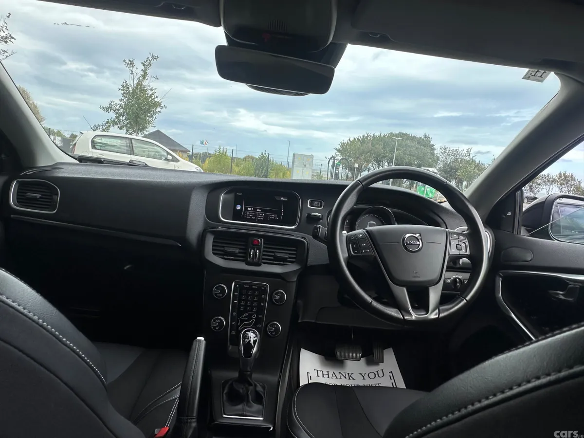 Volvo V40 Hatchback, Diesel, 2018, Black