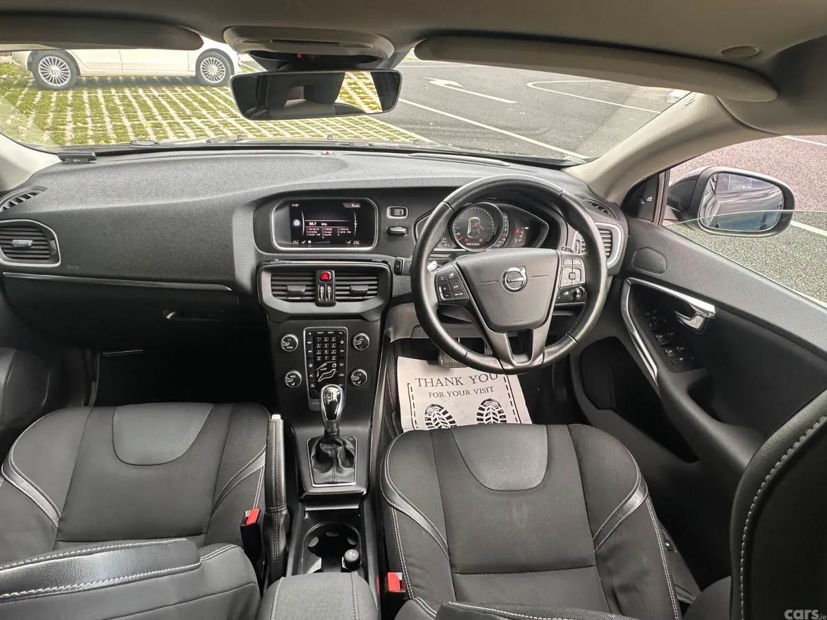 Volvo V40 Hatchback, Diesel, 2018, Black