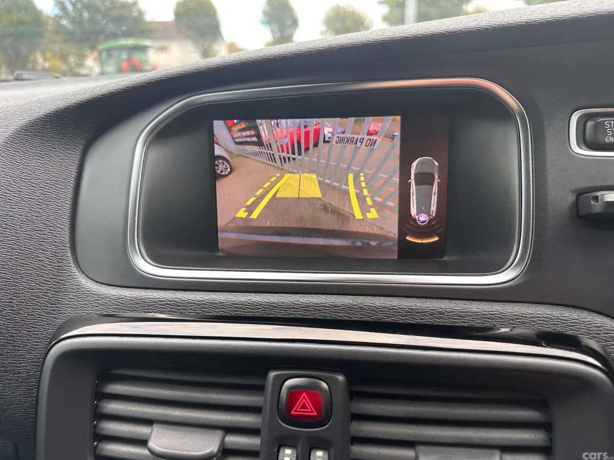 Volvo V40 Hatchback, Diesel, 2018, Black