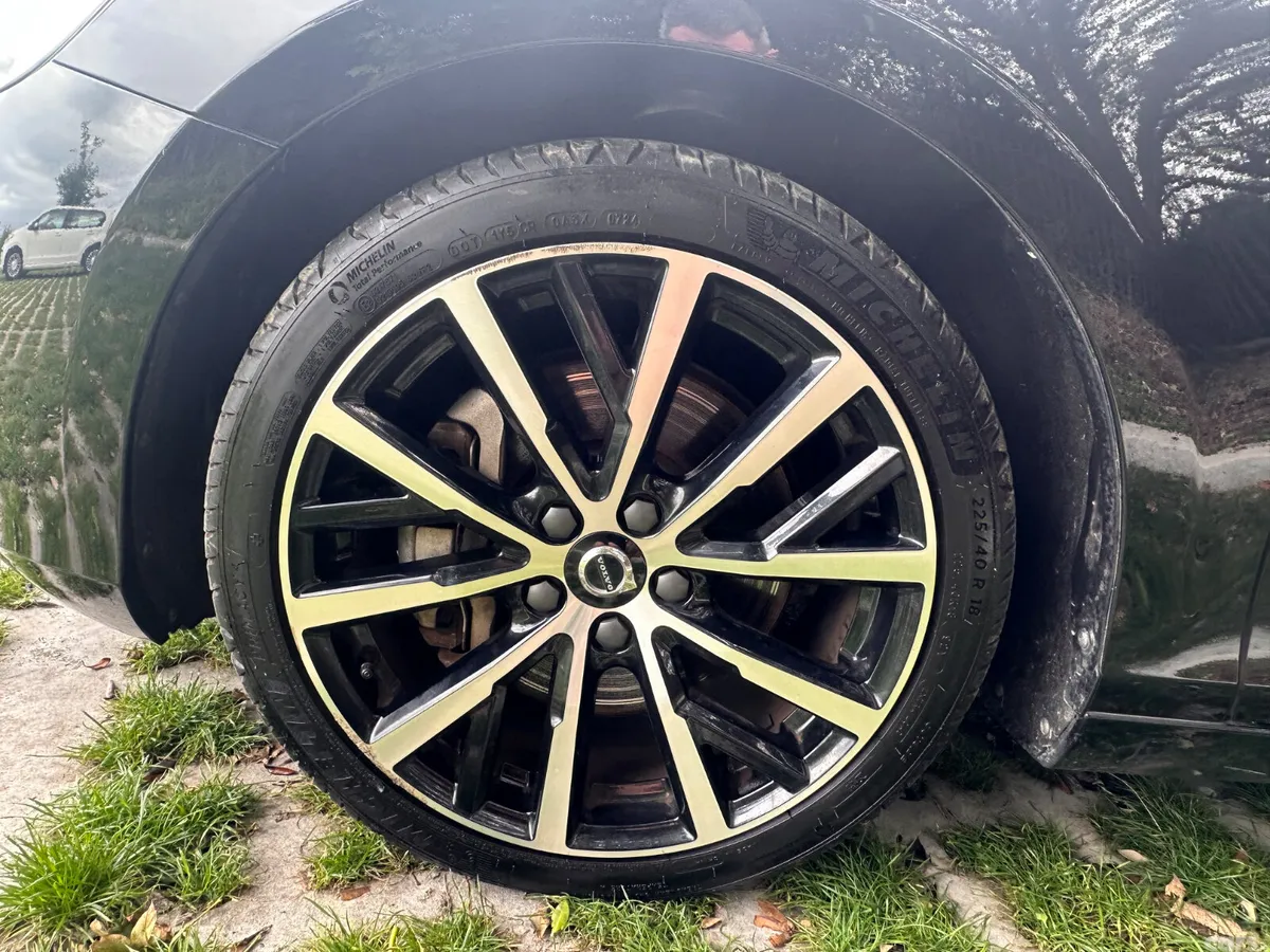 Volvo V40 Hatchback, Diesel, 2018, Black