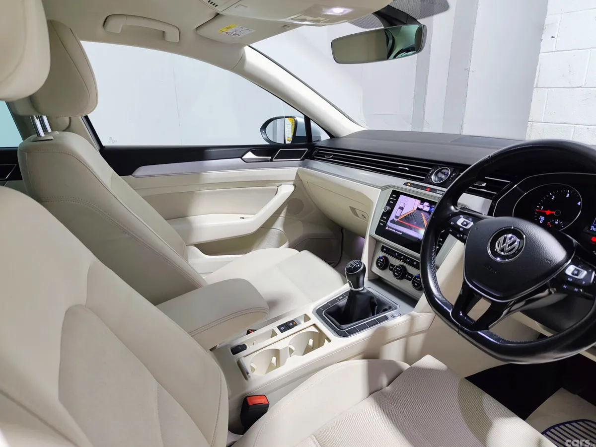 Volkswagen Passat Saloon, Diesel, 2019, Grey