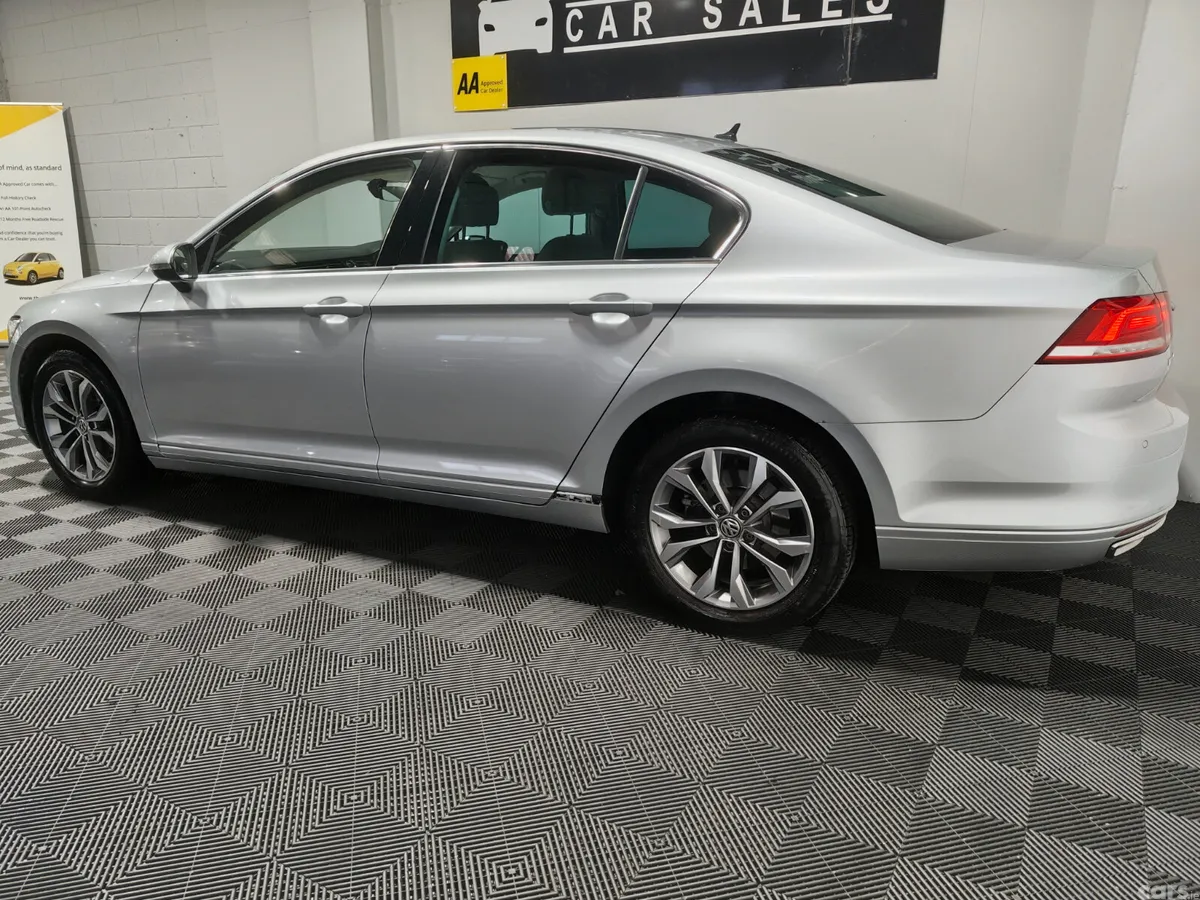 Volkswagen Passat Saloon, Diesel, 2019, Grey