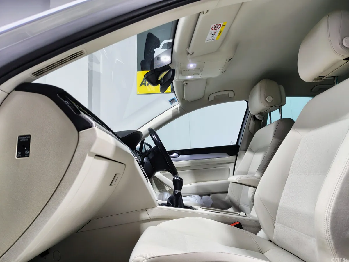 Volkswagen Passat Saloon, Diesel, 2019, Grey