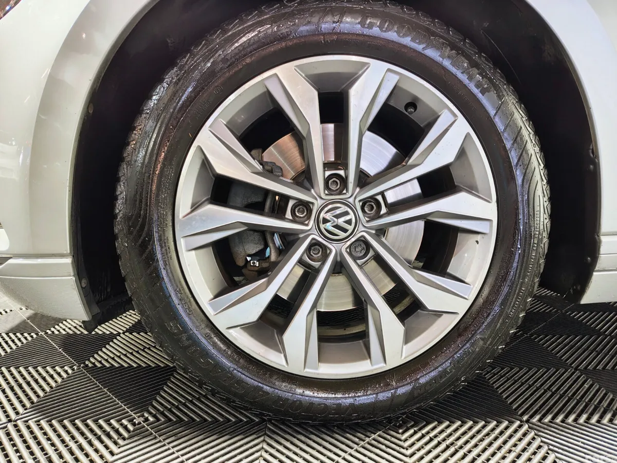 Volkswagen Passat Saloon, Diesel, 2019, Grey