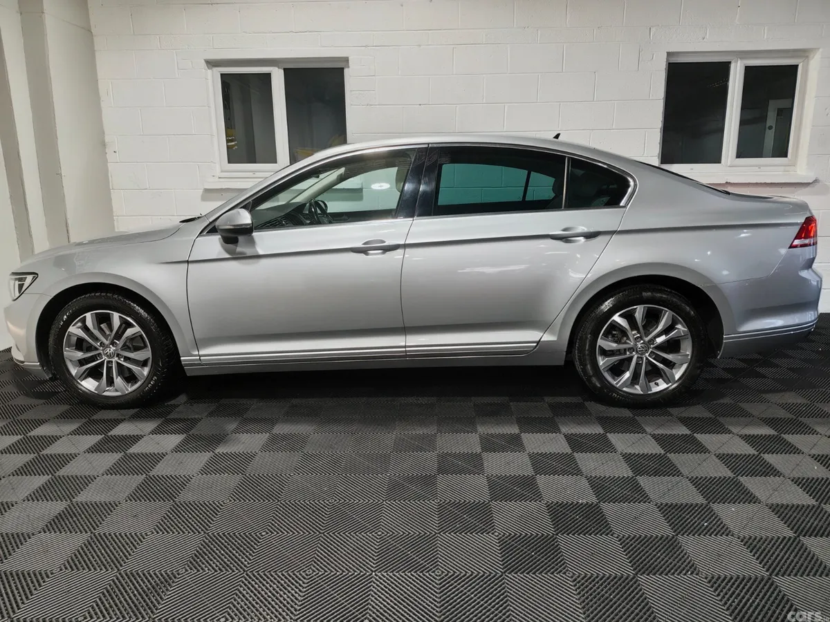 Volkswagen Passat Saloon, Diesel, 2019, Grey