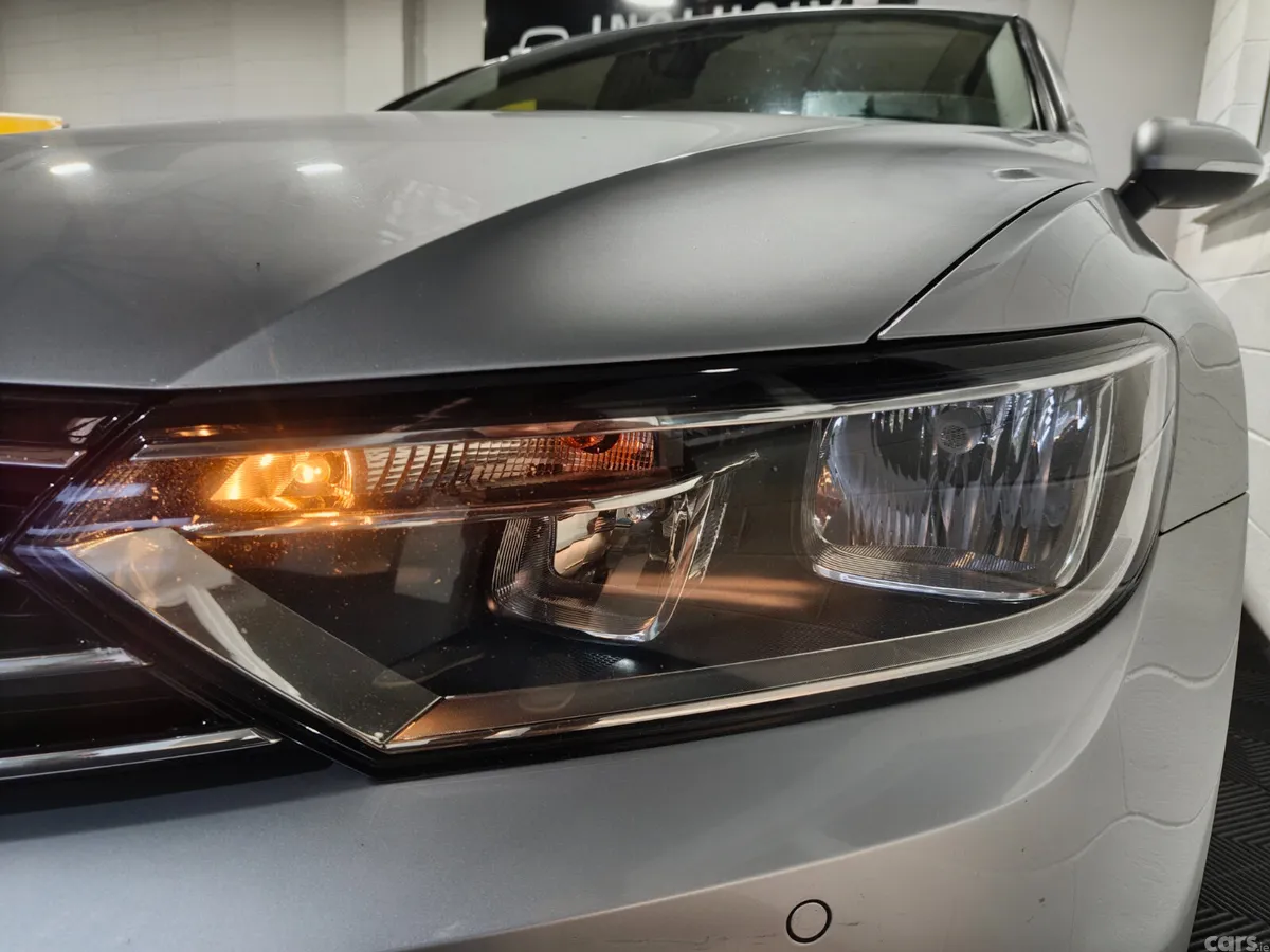 Volkswagen Passat Saloon, Diesel, 2019, Grey