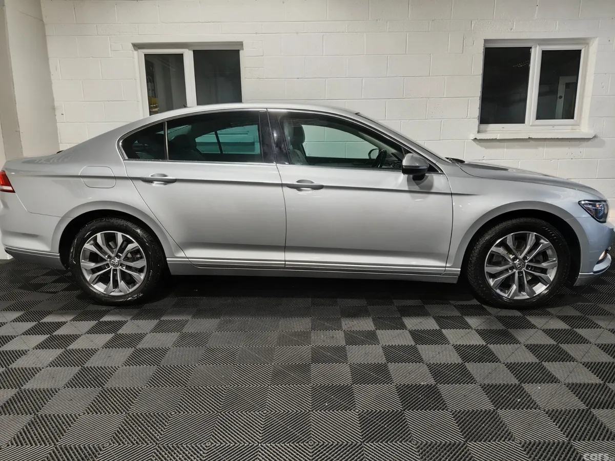Volkswagen Passat Saloon, Diesel, 2019, Grey
