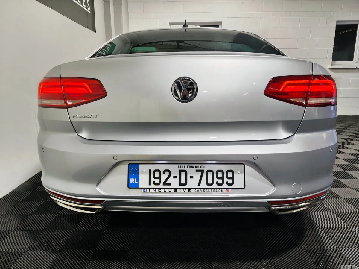 Volkswagen Passat Saloon, Diesel, 2019, Grey