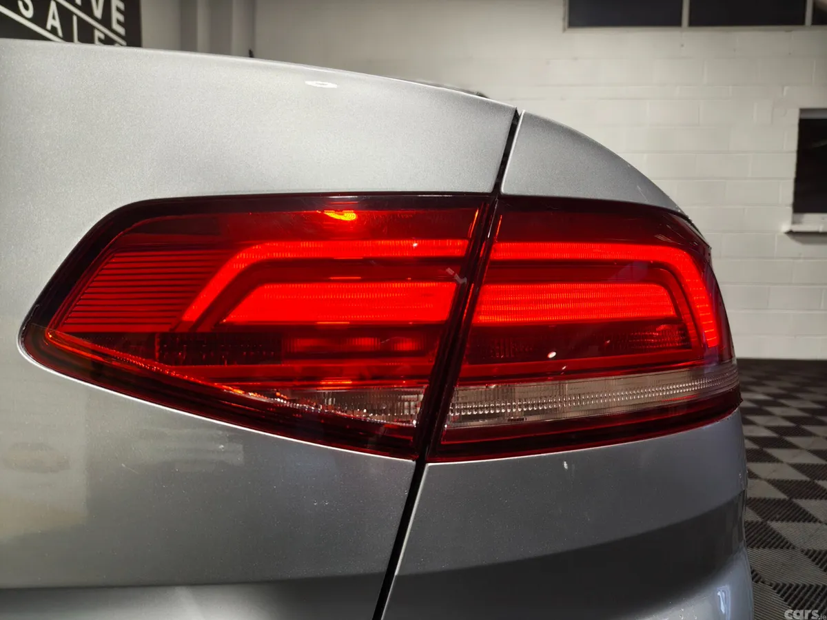 Volkswagen Passat Saloon, Diesel, 2019, Grey