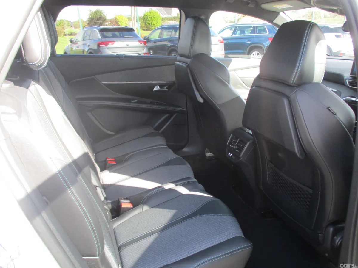 Peugeot 5008 MPV, Diesel, 2023, White