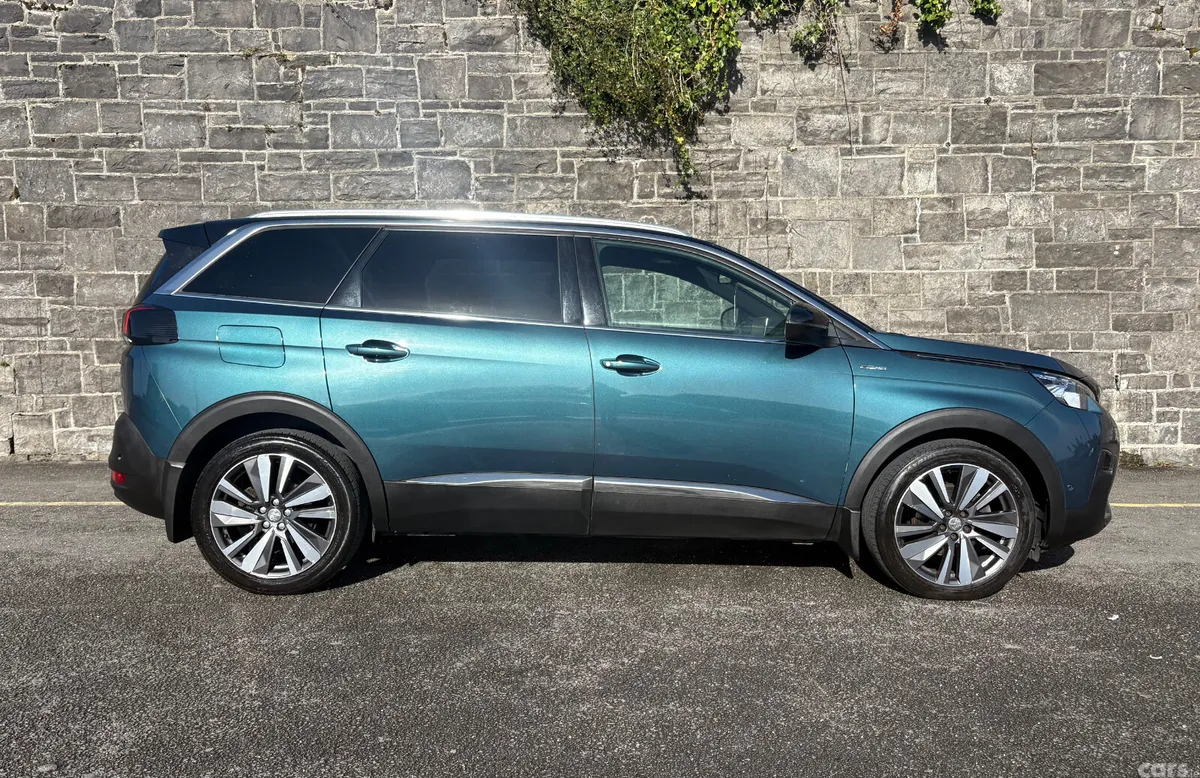 Peugeot 5008 MPV, Diesel, 2019, Green