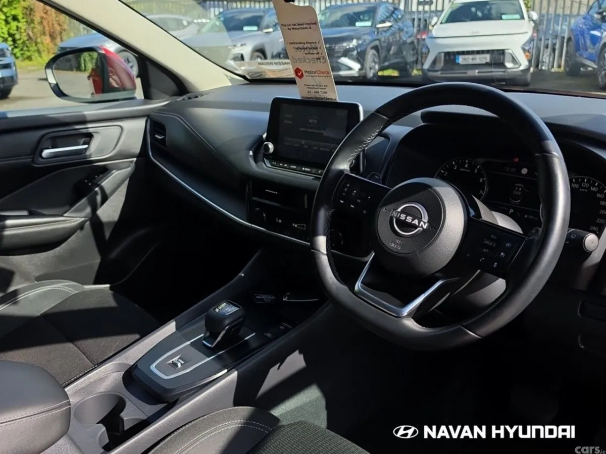 Nissan Qashqai MPV, Petrol Hybrid, 2023, Red