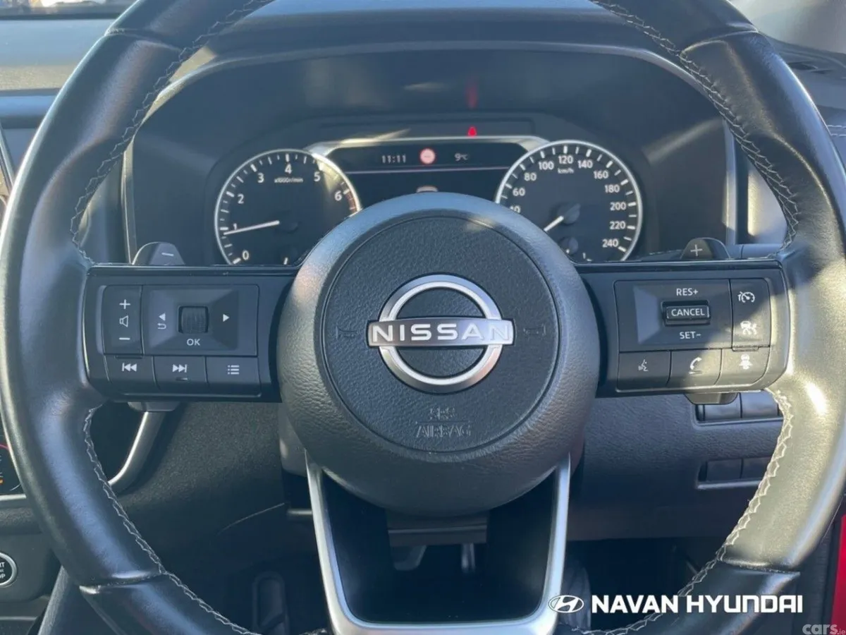 Nissan Qashqai MPV, Petrol Hybrid, 2023, Red