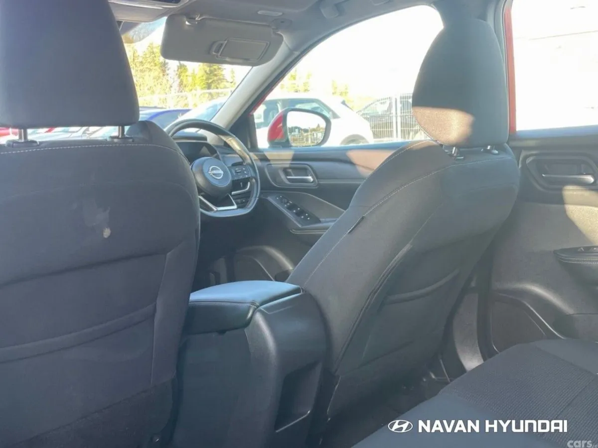 Nissan Qashqai MPV, Petrol Hybrid, 2023, Red