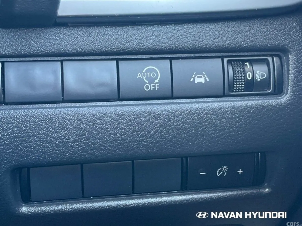 Nissan Qashqai MPV, Petrol Hybrid, 2023, Red