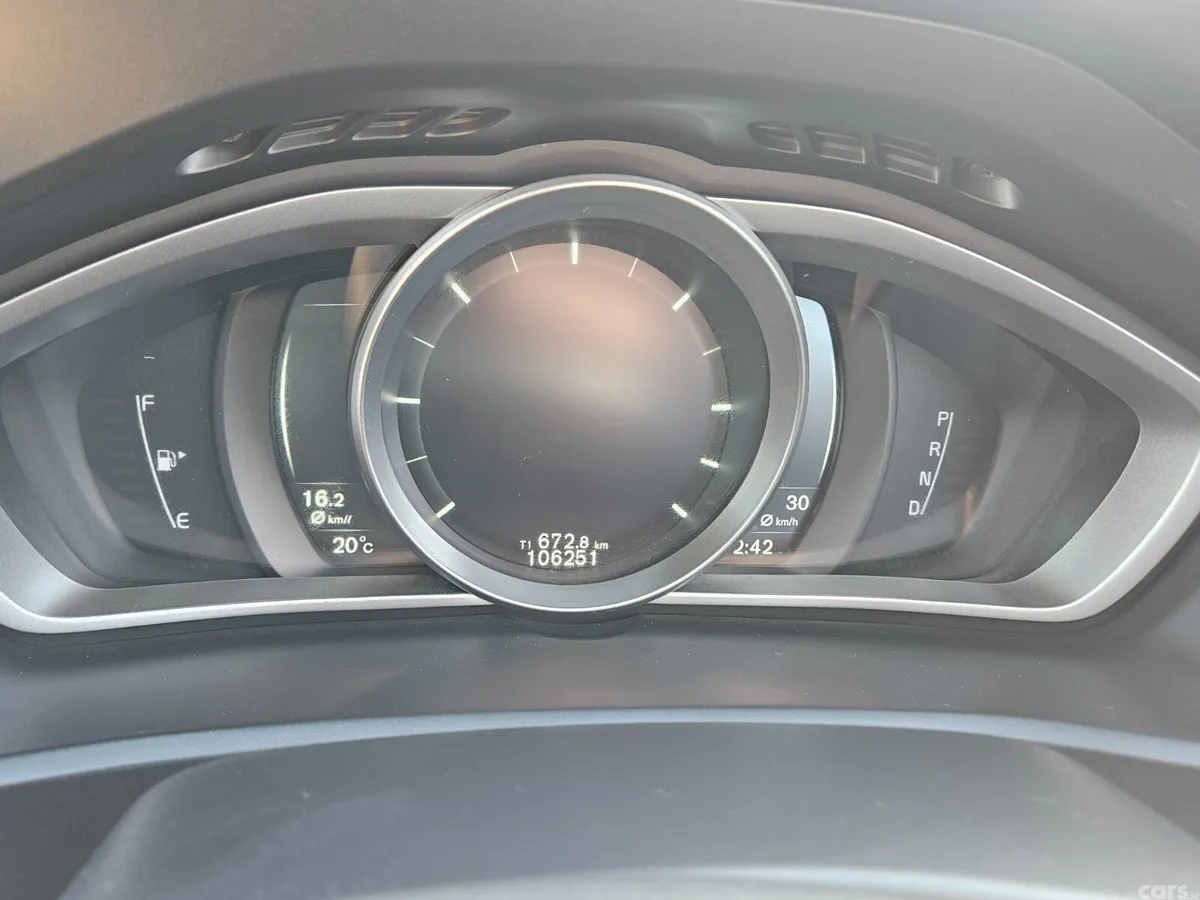 Volvo V40 Hatchback, Diesel, 2017, Gold